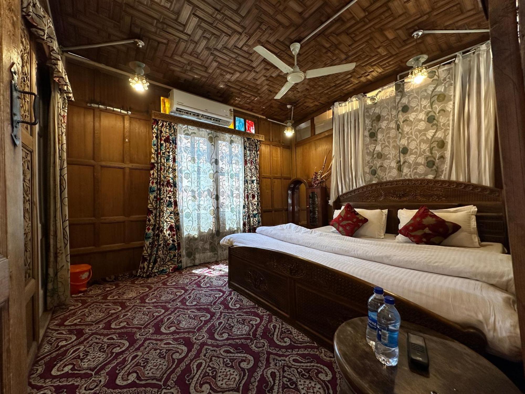 Lake Palace Group Of House Boats Srinagar  Luaran gambar